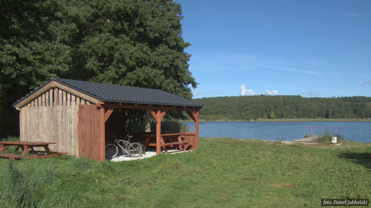 W Domysłowie nad Jeziorem Żółwińskim